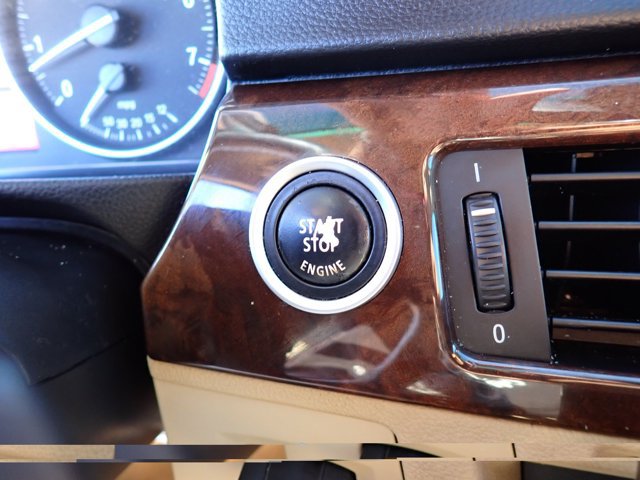 Used 2011 BMW 328i xDrive Sedan AWD/4WD image 14