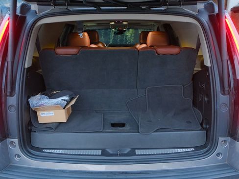 Used 2019 Cadillac Escalade Luxury image 41