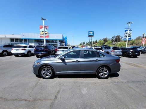 Used 2024 Volkswagen Jetta SE FWD image 5