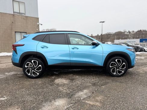 Used 2025 Chevrolet Trax RS w/ Sunroof Package image 7