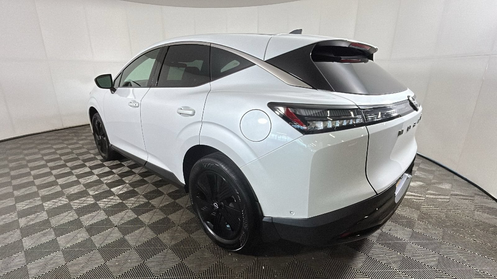 Used 2025 Nissan Murano SV FWD image 5