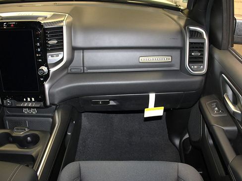 New 2026 RAM 1500 4x4 Crew Cab image 33
