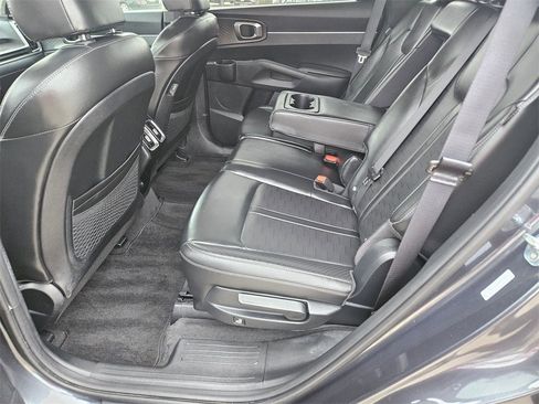 Used 2024 Kia Sorento S image 27