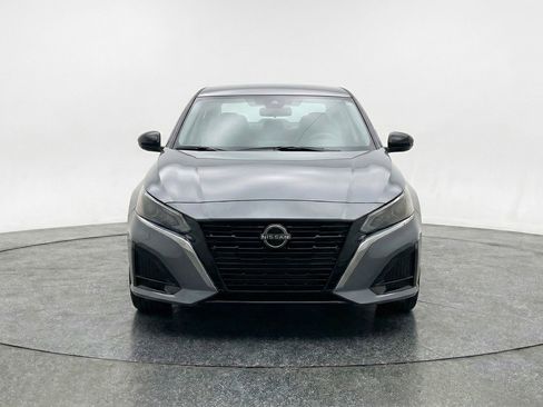 Used 2025 Nissan Altima 2.5 SV FWD image 2