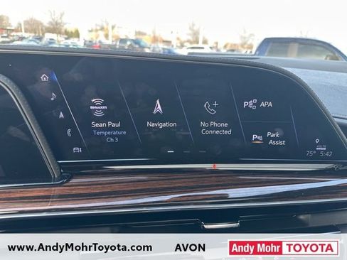 Used 2023 Cadillac Escalade Premium Luxury image 24
