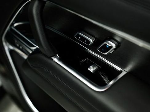 Used 2023 Land Rover Range Rover Autobiography image 30