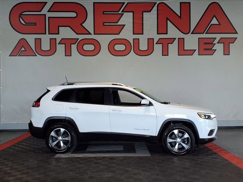 Used 2019 Jeep Cherokee Limited image 1