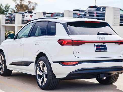 New 2025 Audi Q6 e-tron Premium image 4