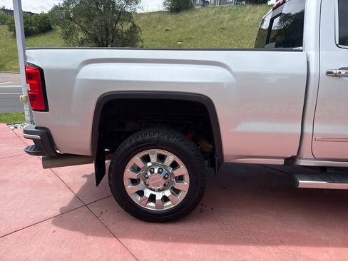 Used 2019 GMC Sierra 2500 Denali w/ Duramax Plus Package AWD/4WD image 30