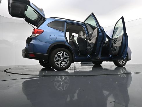 Used 2021 Subaru Forester Premium AWD/4WD image 41
