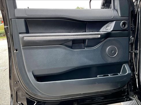 Used 2021 Ford Expedition Max XLT image 7