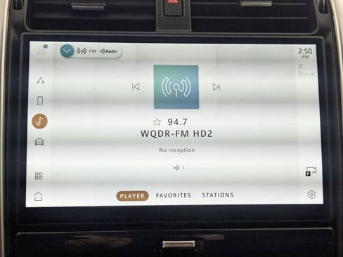 Used 2023 Land Rover Discovery S image 19