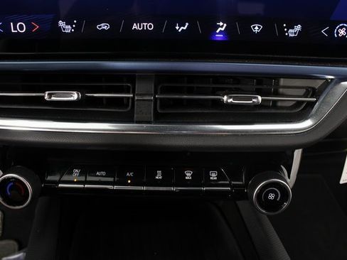 Used 2024 Chevrolet Equinox EV LT image 7