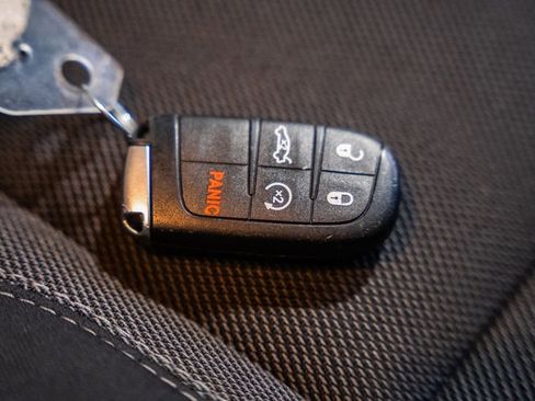 Used 2022 Dodge Charger SXT image 35