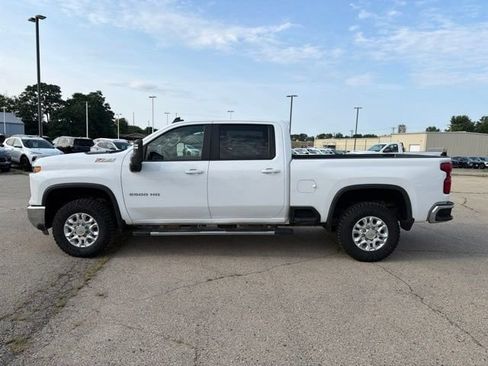 Used 2025 Chevrolet Silverado 2500 LT AWD/4WD image 2