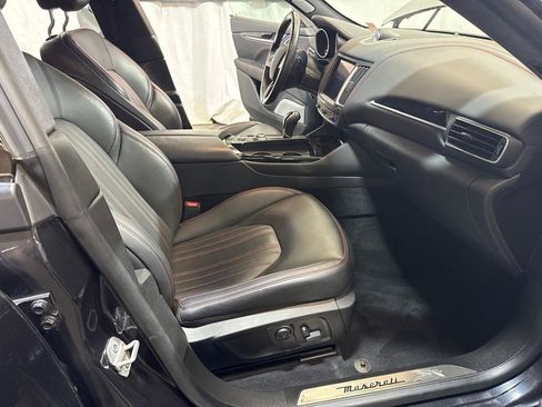 Used 2018 Maserati Levante GranLusso AWD/4WD image 22