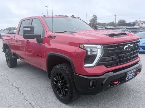 Used 2025 Chevrolet Silverado 2500 LT w/ Trail Boss Package AWD/4WD image 3