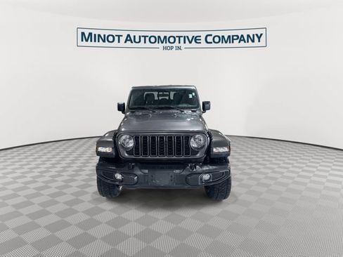 Used 2024 Jeep Gladiator Sport AWD/4WD image 3
