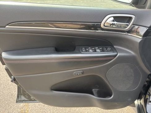 Used 2017 Jeep Grand Cherokee Trailhawk w/ Trailhawk Luxury Group image 17