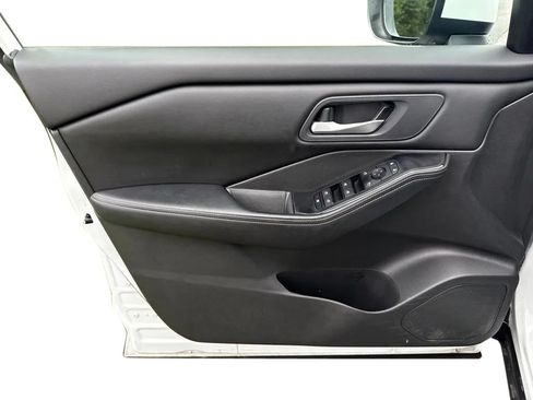 Used 2024 Nissan Rogue SV FWD image 11