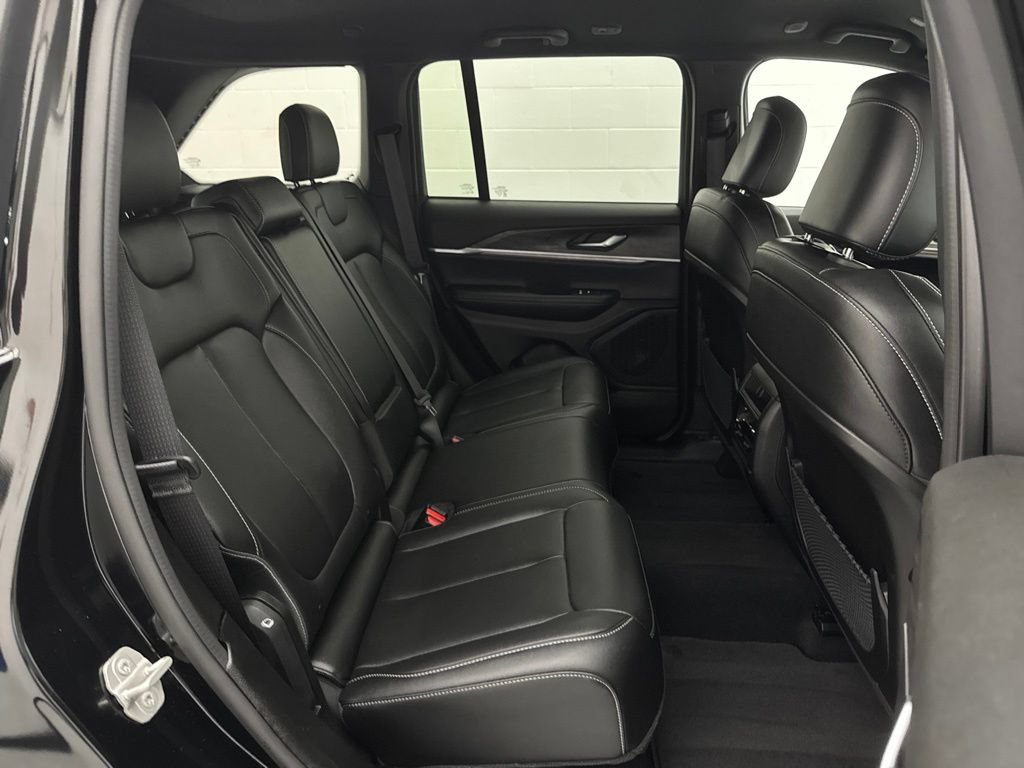 Used 2024 Jeep Grand Cherokee Limited AWD/4WD image 49
