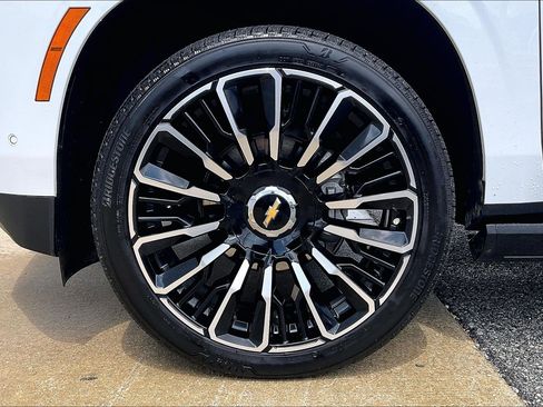 Used 2026 Chevrolet Tahoe High Country AWD/4WD image 10