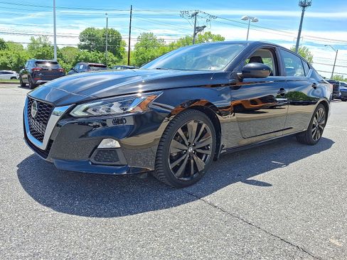 Used 2019 Nissan Altima 2.5 SR FWD image 3
