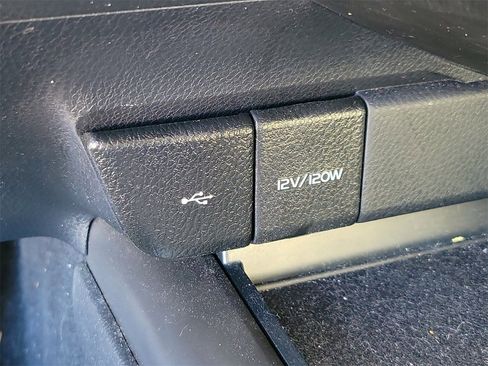 Used 2023 Toyota Camry SE image 29