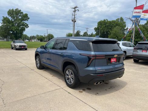 Used 2024 Chevrolet Traverse LS FWD image 5