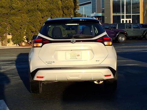 Used 2023 Nissan Kicks SV image 7
