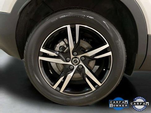 Used 2025 Volvo XC40 B5 Core image 29