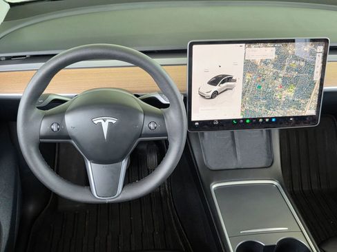 Used 2023 Tesla Model Y Long Range image 15