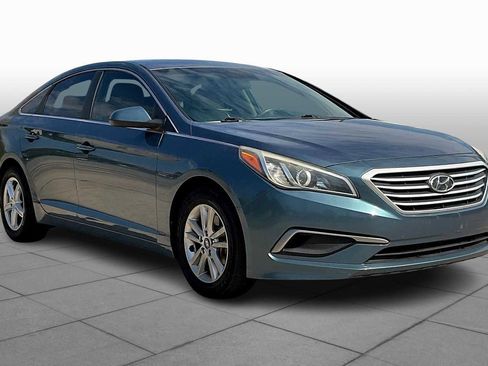 Used 2016 Hyundai Sonata SE image 2