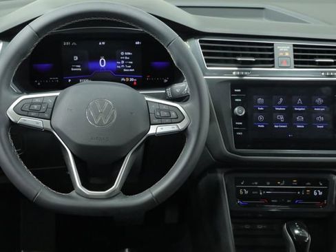 Used 2022 Volkswagen Tiguan SE image 12