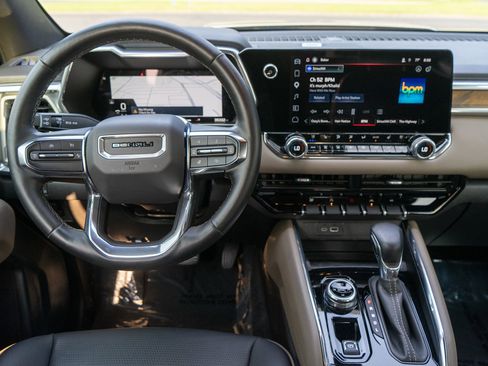 Used 2025 GMC Canyon Denali AWD/4WD image 12