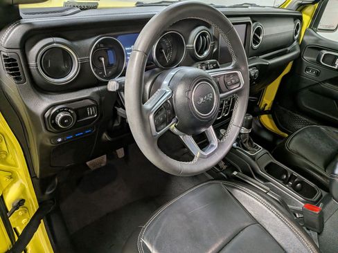 Used 2023 Jeep Wrangler Unlimited Sahara AWD/4WD image 17