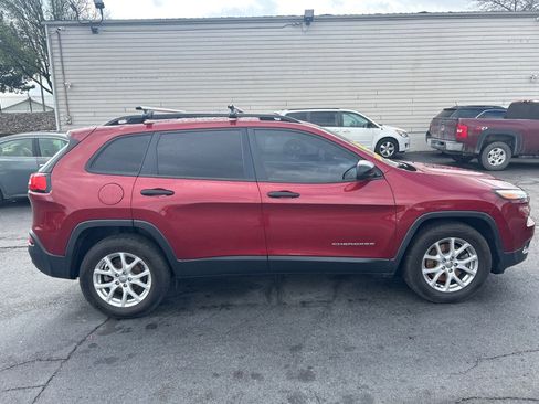 Used 2016 Jeep Cherokee Sport image 5