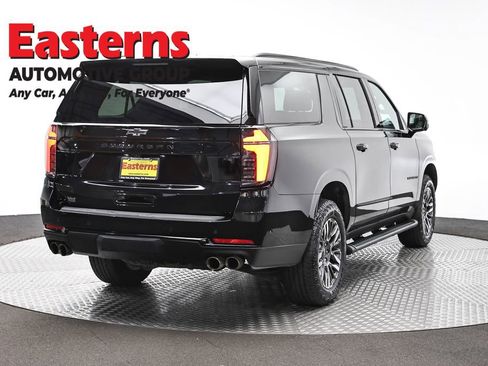 Used 2025 Chevrolet Suburban Z71 AWD/4WD image 5