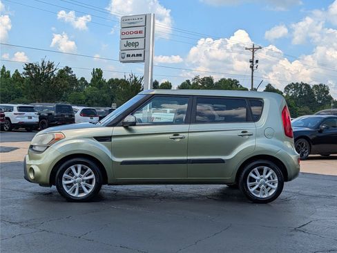 Used 2013 Kia Soul + FWD image 2