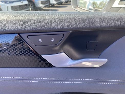 New 2025 Volkswagen Tiguan SE image 22