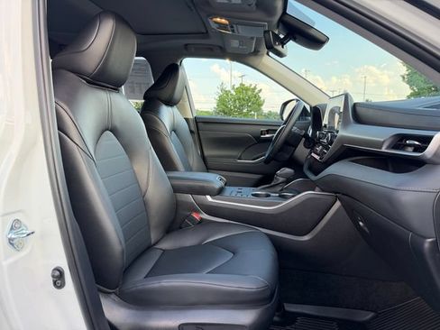 Certified 2026 Toyota Highlander XLE AWD/4WD image 19