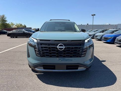 New 2026 Nissan Pathfinder SL image 3