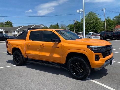 Used 2025 Chevrolet Colorado Z71 w/ Midnight Edition AWD/4WD image 7