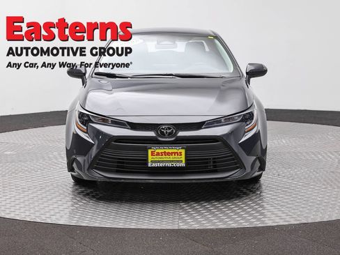 Used 2025 Toyota Corolla LE FWD image 2