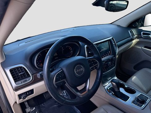Used 2018 Jeep Grand Cherokee Limited image 25