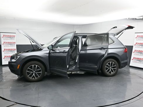 Used 2021 Volkswagen Tiguan SE image 28