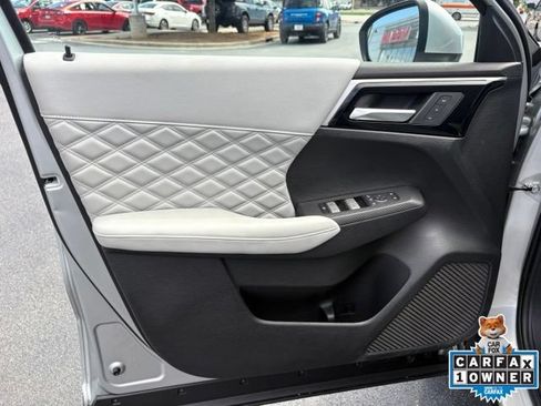 Used 2024 Mitsubishi Outlander SEL AWD/4WD image 25