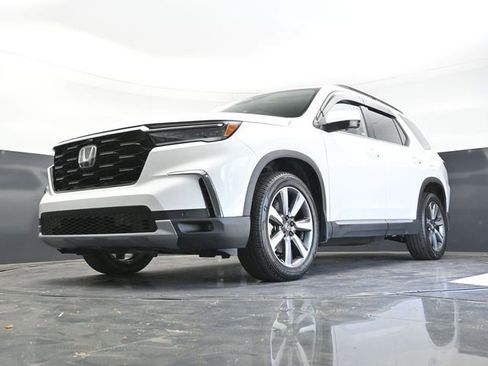 Used 2025 Honda Pilot Elite image 31
