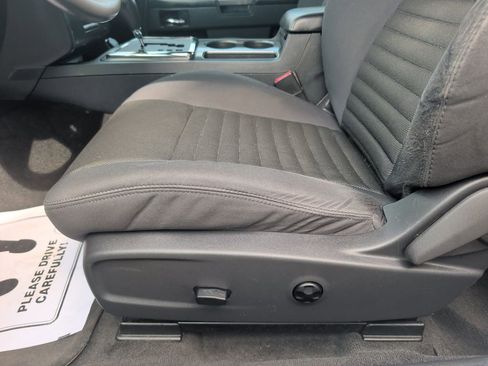 Used 2014 Dodge Challenger SXT RWD image 9