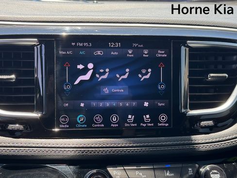 Used 2019 Chrysler Pacifica Limited w/ Advanced Safetytec Group FWD image 21